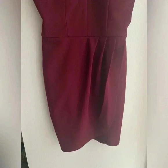Emerald Sundae Wine Red Bodycon Mini Tulip Dress Size XS V Neck Sleeveless - Picture 4 of 11